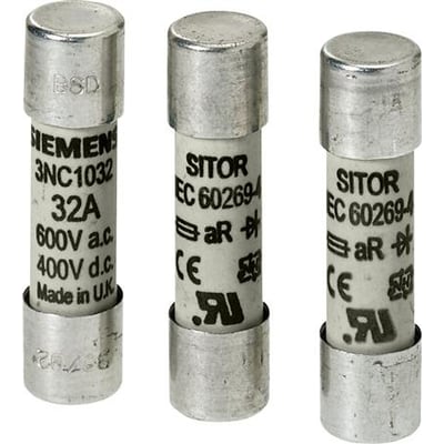 Siemens SITOR cylindrisk sikring på 25 A med aR-karakteristik, vist som hvide sikringsrør med metalliske ender.