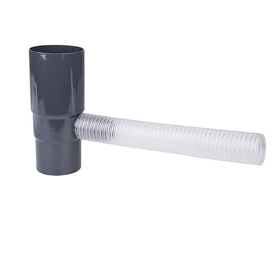 Plastmo vandudtag med Ø75mm diameter og en hvid flex slange, fremstillet i grafitfarvet plast.