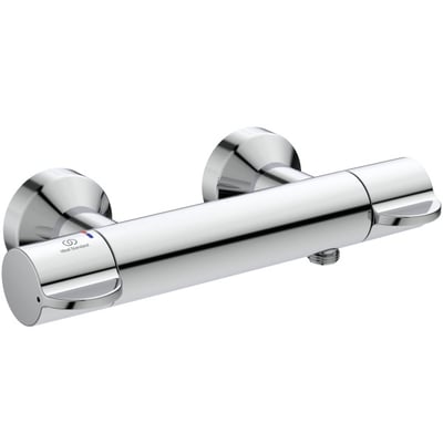 Ideal Standard Ceraplus Safe brusearmatur i blank krom, vist skråt forfra med to greb og vægrosetter.