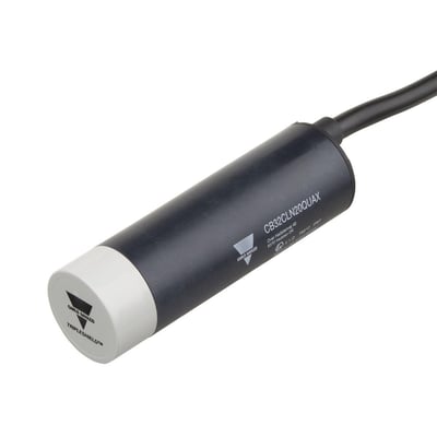 Carlo Gavazzi kapacitiv aftaster Ø32 med sort cylindrisk hus, hvid front og kabel, set skråt forfra.