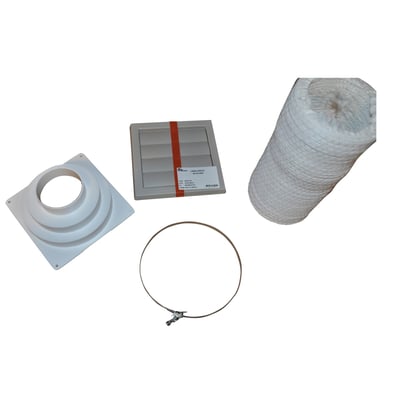 Aftrækssæt til Ø127mm rør med isoleret flexslange, universalflange, spændebånd og lamelventil vist på hvid baggrund.