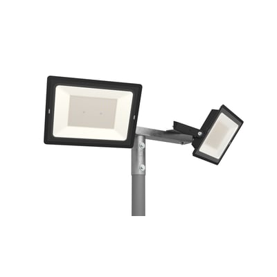 Ansell Lighting Eden LED projektør, 20W, i sort aluminium, med 110° spredningsvinkel og 1700lm lysstyrke, vist med to justerbare enheder.