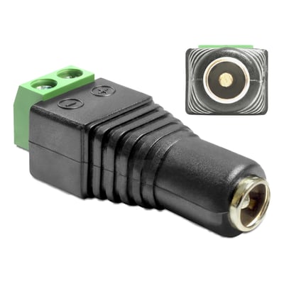 Delock sort adapter med DC 5.5 x 2.5 mm hunstik og grøn 2-pin terminalblok til tilslutning af ledninger.