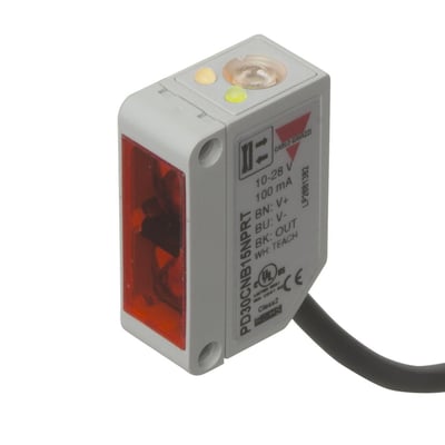 Carlo Gavazzi fotoaftaster PD30CNG02NPMU med gråt rektangulært hus, rød sensorfront og tilslutningskabel.