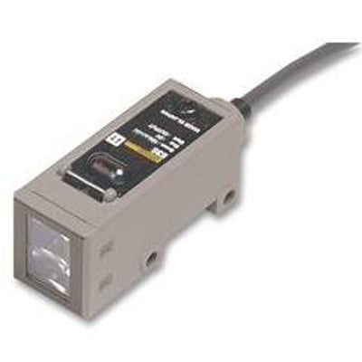 Omron E3S-CR11 retroreflekterende fotocellesensor med 2 meter kabel, viser sensorhusets front med linse og etiket.