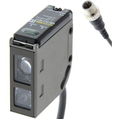 Omron fotoelektrisk sensor med BGS-teknologi og M12 pigtail-tilslutning, viser fronten med linser.