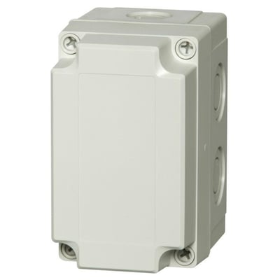 Set fra siden: Fibox MNX M monteringskasse i lysegrå polycarbonat, viser prægninger og sider med udslagsblanketter.