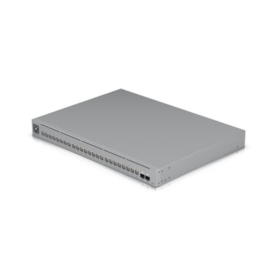 Ubiquiti USW-Pro-Max-24 switch set skråt fra siden på sort baggrund, med porte og statusindikatorer synlige.