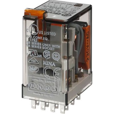 Sidebillede af Finder S55.34 industrirelæet med tydelig mærkning for 230V AC og 7A, vist med orange låsbar testknap.