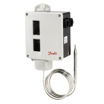Danfoss RT14 termostat i hvid og sort, med tydeligt mærke 'Made in Poland' og CE-godkendelse, klar til brug.