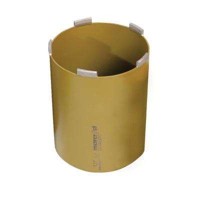 Et enkelt Baier diamantbor i guldfarvet metal med tydelige savtænder og mærkat med produktinformation.