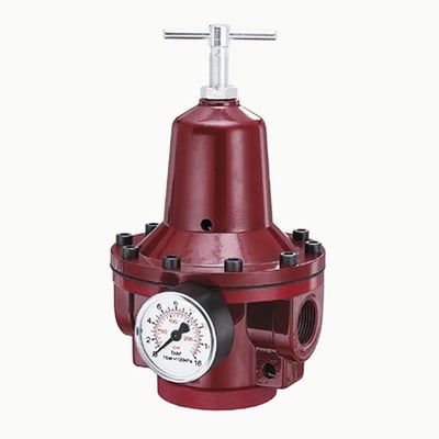 Robust rød FLAIR M350/1 3/4" reduktionsventil med et 50 mm manometer, der viser tryk i bar og lbs.