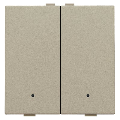 Niko 2-tryk med LED og komfortsensorer i champagnefarve med tekstureret overflade og diskrete grønne LED-lys.