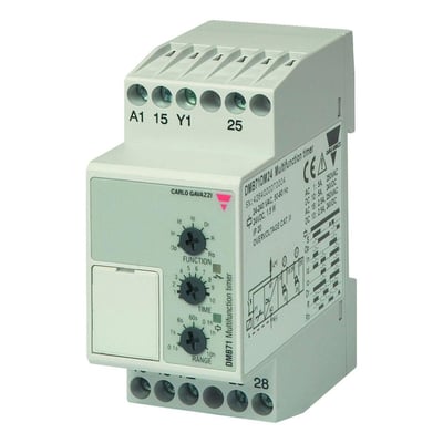 Carlo Gavazzi multifunktionstidsrelæ med lysegråt kabinet, drejeknapper og synlige tilslutningsklemmer.