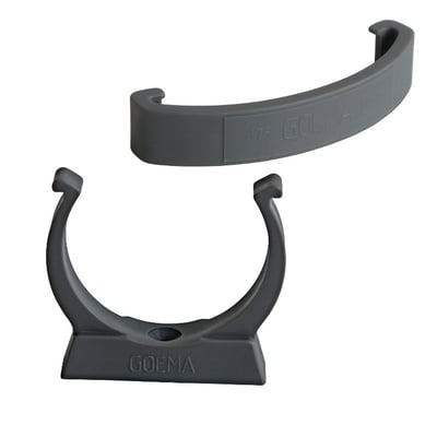 Grå klemrørbærer i PP med clips til Ø40 mm rør, mærket 'GOEMA' og 'd75' på hvid baggrund.