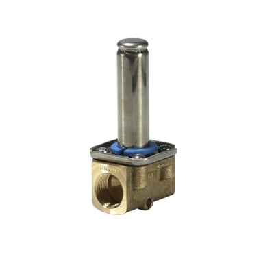 Nærbillede af Danfoss EV210B magnetventil i messing, med fokus på G 3/8" gevind og messingmateriale.