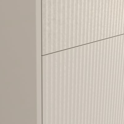 Tæt på Dansani Mido+ Classic møbelpakke i sand mat, med fokus på den dekorative stribede front og grebets design.