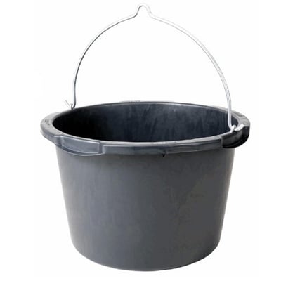 Sort, rund murerbalje fra Ironside på 45 liter med metalhank, vist skråt forfra med den åbne top synlig.