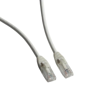 VAERK tyndt patchkabel, Kat. 6A UTP, 2 meter, hvid LSZH med slanke RJ45 stik og gennemsigtig boot.