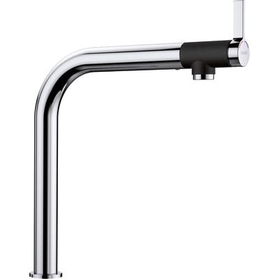 Blanco Vonda køkkenarmatur i blank krom med svingbar L-formet tud og sort detalje ved grebet.