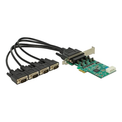 DeLock PCI Express-kort med fire serielle RS232-porte og kabler med stik, set skråt fra oven.