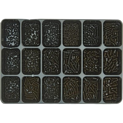 Sortimentskasse med 1450 sorte pinolskruer, der er organiseret i 18 rum af en robust stålkuffert.