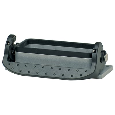 Procon chassishus B24 i pulverlakeret aluminium med sort låsebøjle og 28mm højde, vist fra siden med monteringsbeslag.