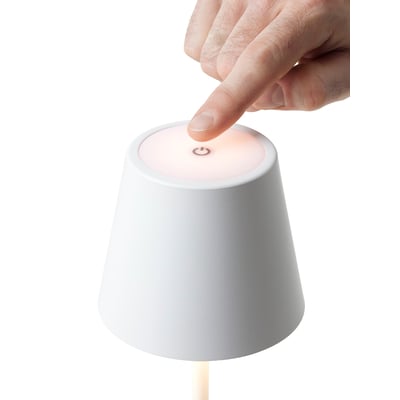 Nærbillede af den hvide Nielsen Light One bordlampens top med touch-funktion til lysstyring.