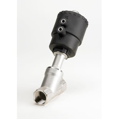 Danfoss AV210C 32SS magnetventil set fra siden med sort topdel og poleret rustfrit stålhus, monteret på hvid baggrund.