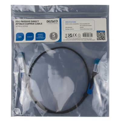 Deltaco SFP28 til SFP28 25G DAC-kabel på 1 meter, passivt, i original emballage med specifikationer og brandinformation.