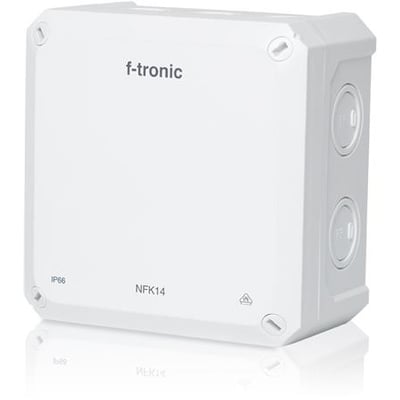 Hvid f-tronic forgreningsdåse, model NFK14, 140x140x81 mm, IP66-klassificeret, vist med et reflektion på en hvid baggrund.