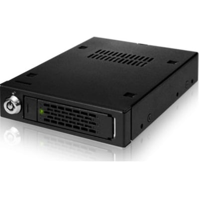 Sort ICY Dock MB991IK-B-kabinet til 2,5-tommers SAS/SATA-harddisk set skråt forfra med lås og ventilationsriste.