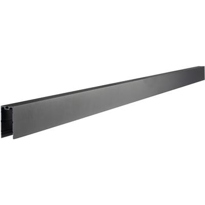 Sort Hybrid-aluminiumsprofil på 2,4 meter set skråt forfra med den åbne ende synlig.