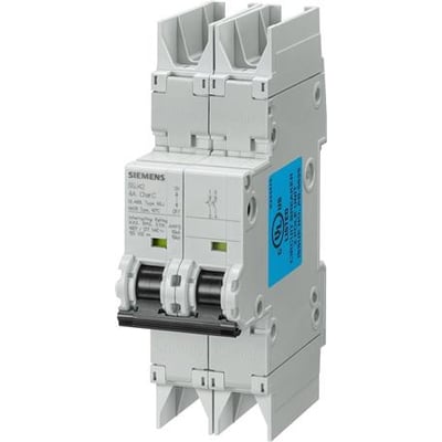 Siemens SENTRON 5SJ4 automatsikring med to poler, C-kurve og 1,6 A, set skråt forfra.