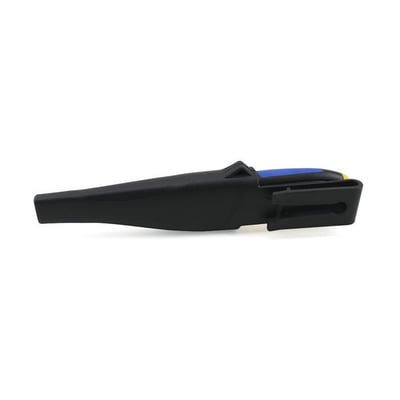 Ironside kniv med 97 mm rustfri klinge og 2-komponentgreb, delvist synlig i den sorte plastskede.