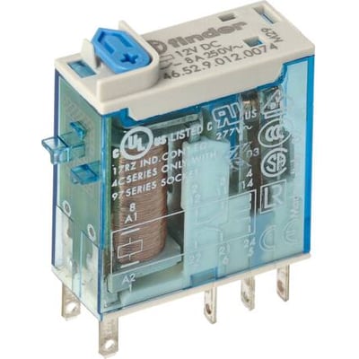 Finder S46.52 stikbensrelæ med 2 CO kontakter, 8A belastning og 12V DC spænding. Relæet har en blå låsbar testknap og synlig LED indikator.