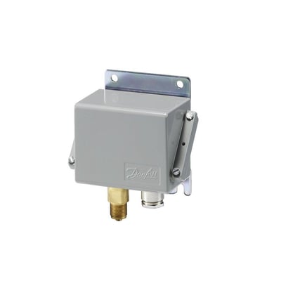 Danfoss KPS 39 pressostat i grå pulverlakeret metalkabinet med synlig messingtilslutning og Danfoss logo.