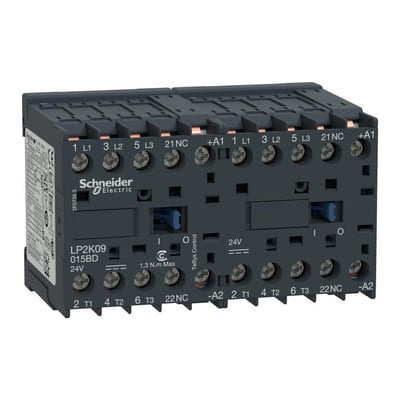 Schneider Electric revers kontaktor i TeSys K serien, 9A 2x3P+1NC med 24VDC spænding, vist på en neutral baggrund.