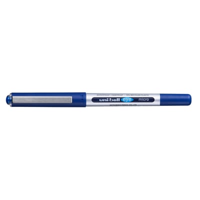 Uni-ball Eye rollerpen i blå med en sølvfarvet detalje og mærketekst i hvidt, fremstillet af 70% genbrugsplast.