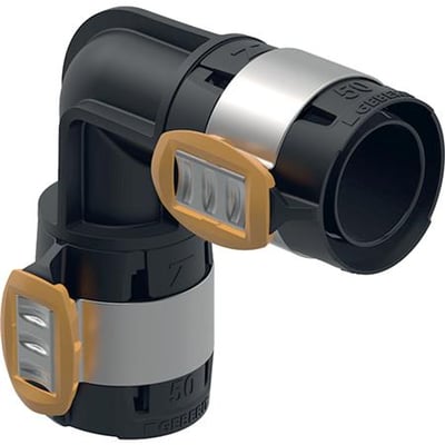 Geberit FlowFit 90° bøjning i sort PPSU med 63 mm diameter, fremhævet med orange clips og '50' mærkat på muffen.