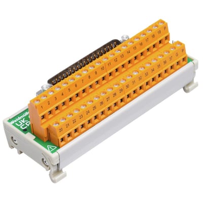 Weidmüller interface-modul med 15-polet D-sub-stik og orange nummererede terminaler, set skråt forfra.