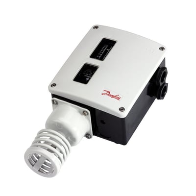 Danfoss RT103 termostat i hvid og sort farve, viser tydeligt rumføleren og reguleringsskalaen på produktet.