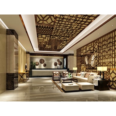 Luksuriøs hotelreception med moderne og orientalske designelementer, herunder et unikt mønstret loft og vægpaneler.