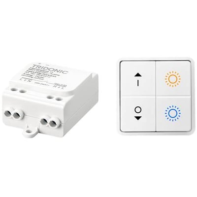 Lauritz Knudsen DALI modtager med trådløst 4-tryk, vist med den hvide modtager på venstre side og et hvidt 4-tryk med lyssymboler på højre side.