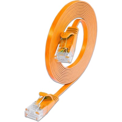 Orange, fladt SLIM U/UTP Kat.6 patchkabel på 10 meter, vist rullet sammen med tydelige stik i hver ende.