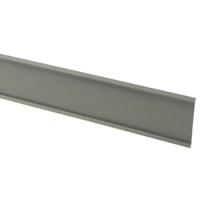 Legrand 150mm ledningskanallåg i grå RAL7030, blyfrit materiale fremvist på hvid baggrund.