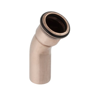 Geberit Mapress bøjning 30° med nippel, 15 mm, fremstillet af kobber, isoleret på hvid baggrund.