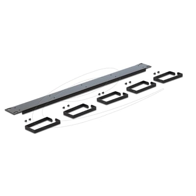 Sort DeLock kabelstyringspanel til 19″ rack vist adskilt med kabelbøjler og monteringsskruer.
