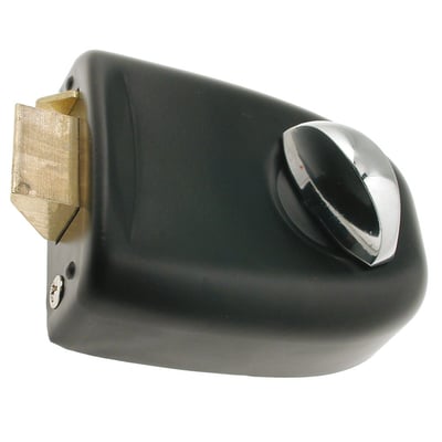 Sort Assa Abloy-kasselås model 1601 set skråt fra siden med synlig låsetunge og blankt drejegreb.