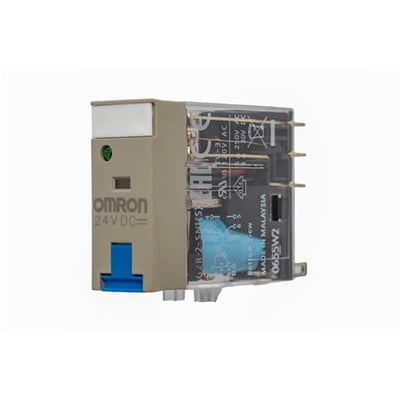 Omron G2R-2-SNI 24 DC-printrelæ med gennemsigtigt hus, synlige tilslutningsben og blå manuelle betjeningsknap.